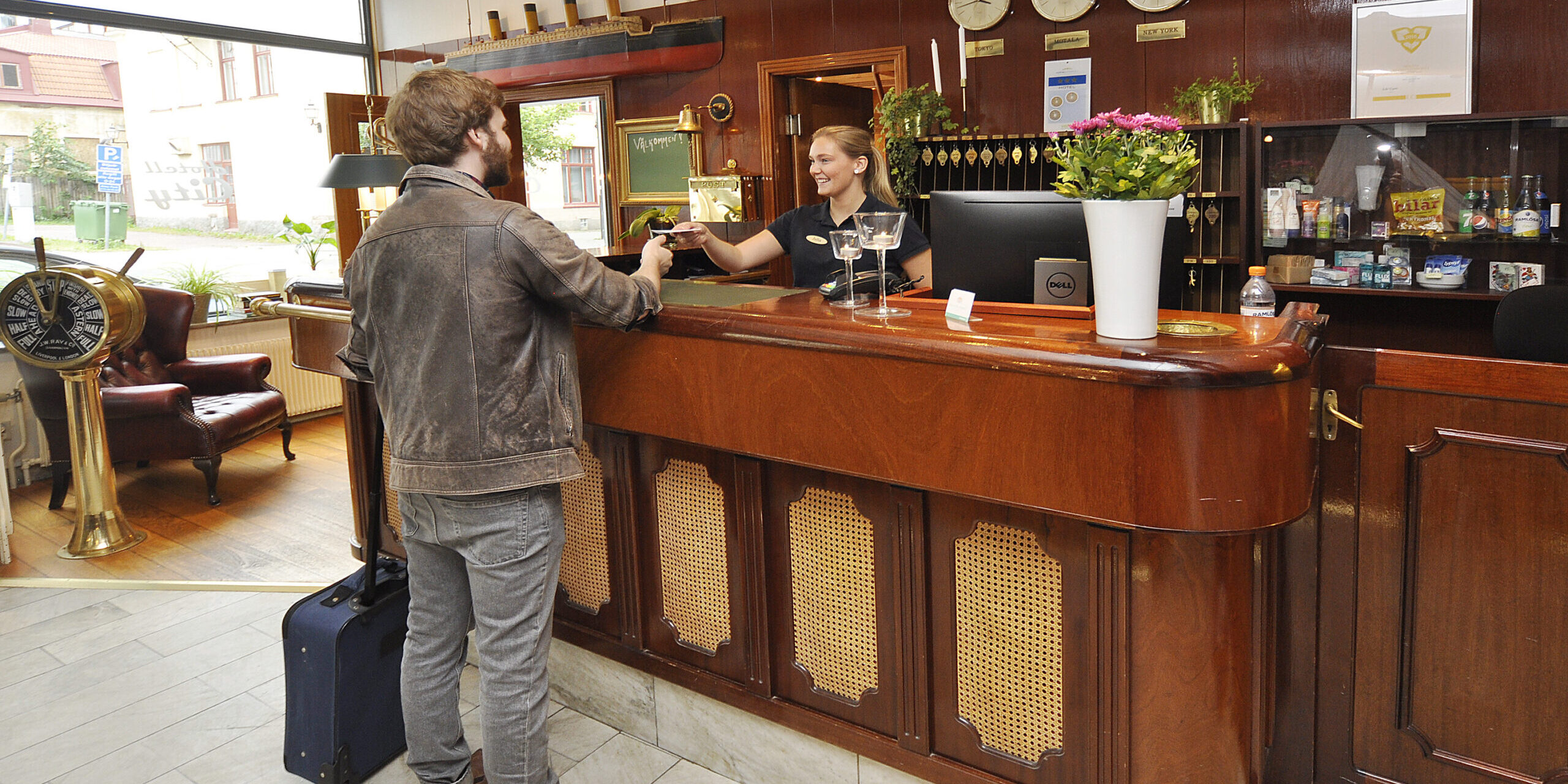 Hotell-City-Reception-scaled